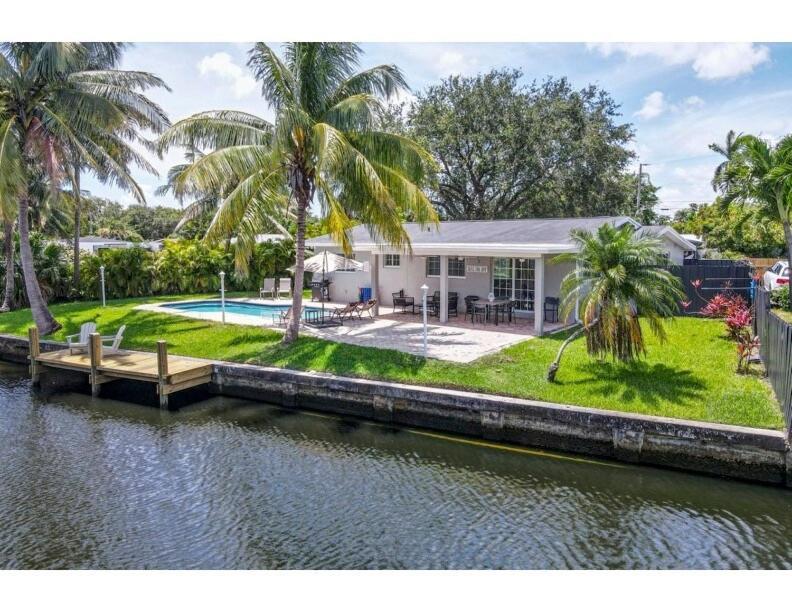 Tranquil Waterside Retreat Holiday home *