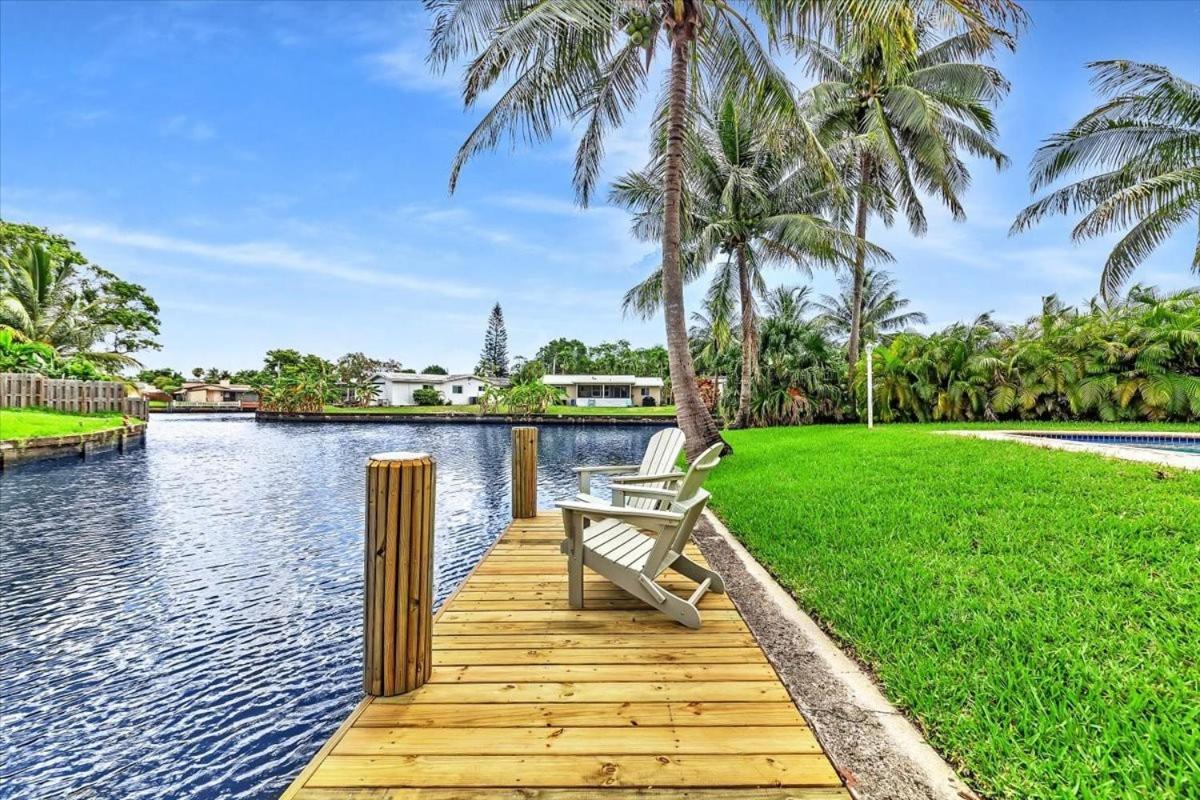 Tranquil Waterside Retreat Holiday home